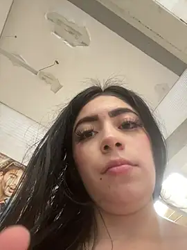 Thumbnail of lunacruz_ - Stripchat live cam