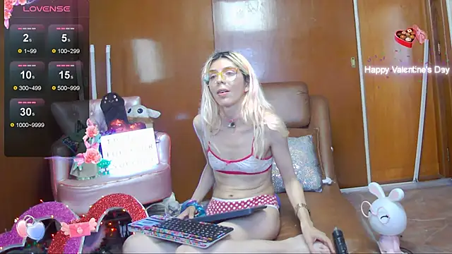 Stripchat cam girl Skinygirl