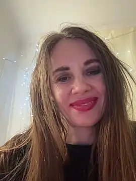 Stripchat cam girl LucieMack