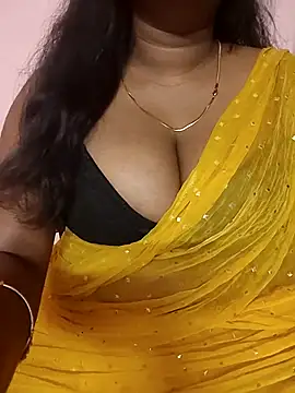 Stripchat cam girl Keerthee_