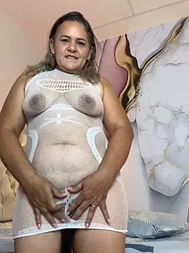 Stripchat cam girl Lucy_Milf_474