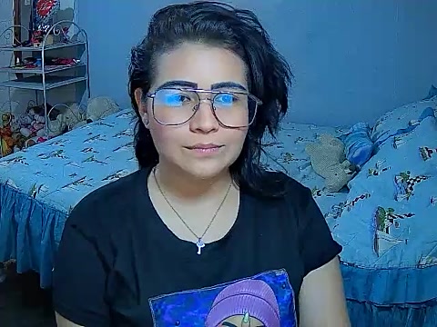 Stripchat cam girl Camillaa_