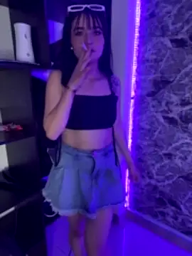 Stripchat cam girl Alyson_LS