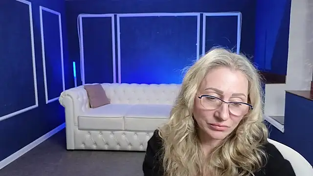 Stripchat cam girl Habibi_Honey