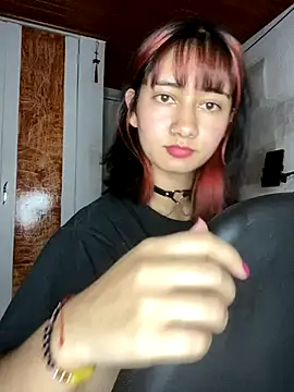 Stripchat cam girl Cami-la