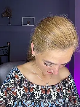 Stripchat cam girl JennaMilf_