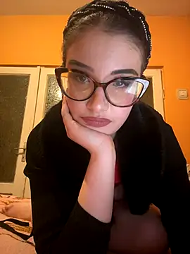 Stripchat cam girl SirenLisa69