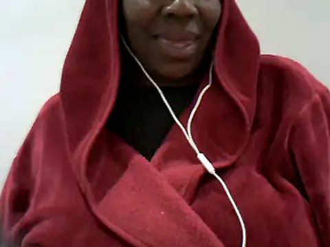 Stripchat cam girl YOURQUEENVEE48