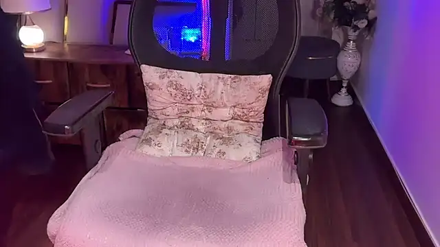 Stripchat cam girl SunhariGirl