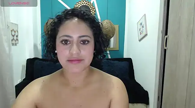 Stripchat cam girl Klooee_hotm