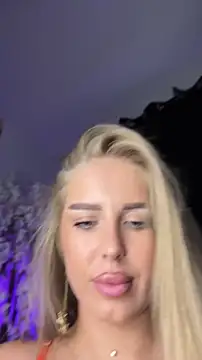 Stripchat cam girl AubrieleRouj1