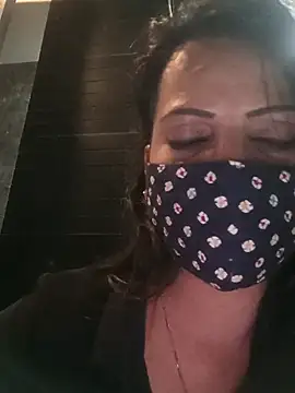 Stripchat cam girl simmi_love