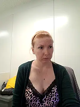 Stripchat cam girl JenyJanis