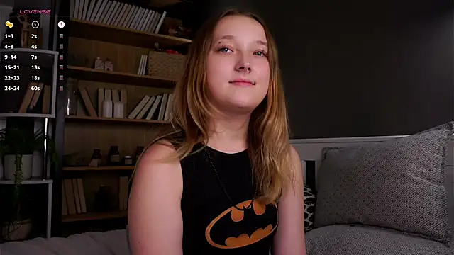 Stripchat cam girl ElwynaGeer