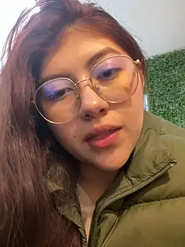 Stripchat cam girl BellaRosee__