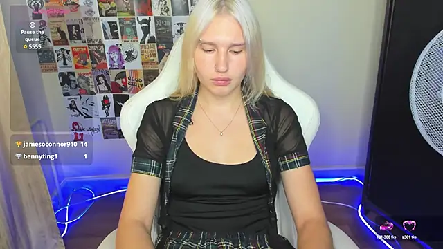 Stripchat cam girl EvelinaLuu