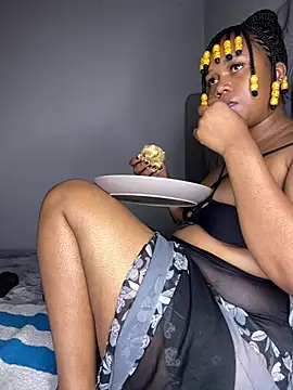 Stripchat cam girl GoldenAss07