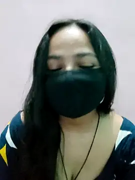 Stripchat cam girl Suzzyylove_143