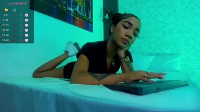 Stripchat cam girl shantall_evanss