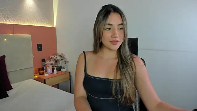 Stripchat cam girl AniiRose