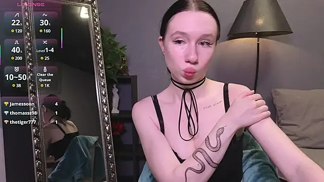 Stripchat cam girl ElowStar