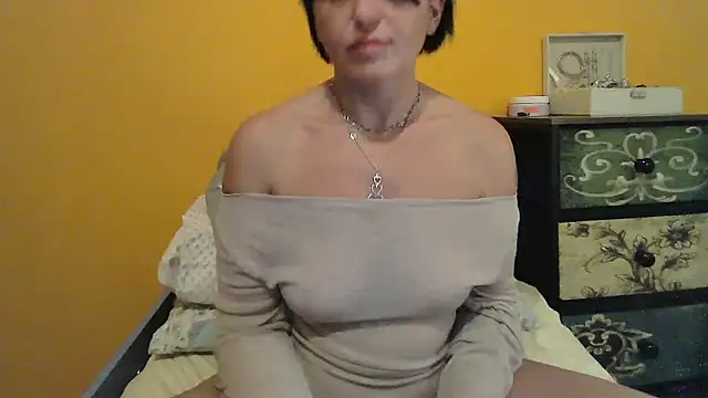 Stripchat cam girl LovelyMia-