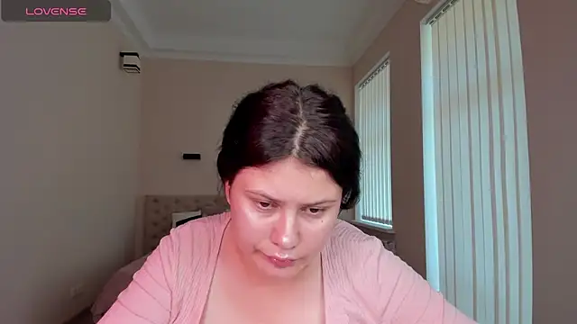 Stripchat cam girl RinaQuin