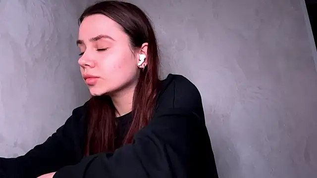 Stripchat cam girl MiloyNoir