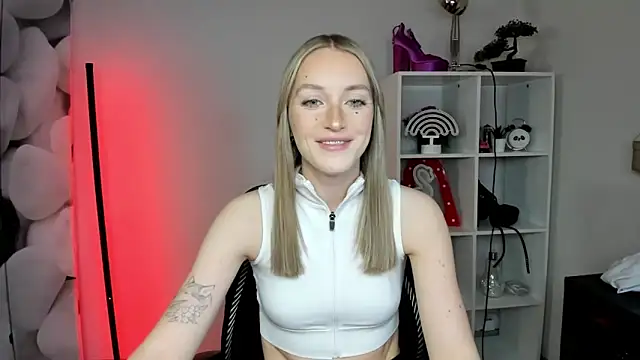 Stripchat cam girl EvelynBlond
