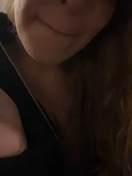 Stripchat cam girl GoodWifeLillyyx