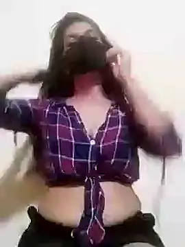 Stripchat cam girl Shuttii_25