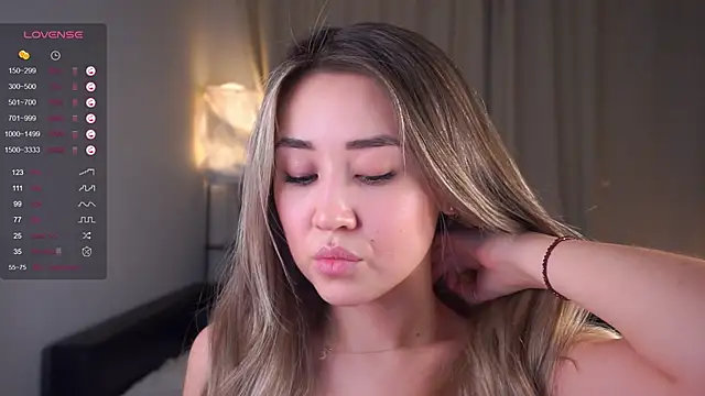 Stripchat cam girl ElswythHandford