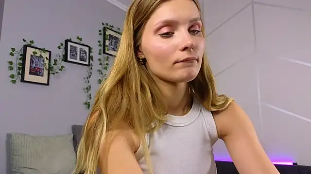 Stripchat cam girl SoftBliss