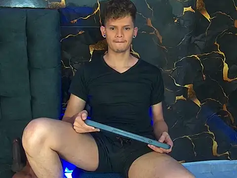 Stripchat cam girl davilap_toyboy