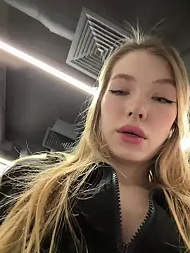 Stripchat cam girl Skinny_Mia69