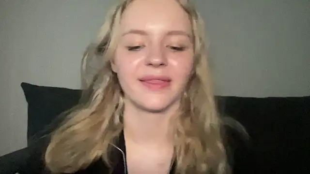 Stripchat cam girl Zara__Doll