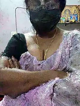 Stripchat cam girl Raghavi