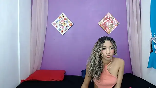 Stripchat cam girl Halle_Bailey_