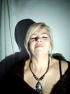 Stripchat cam girl TiaBeauty9182