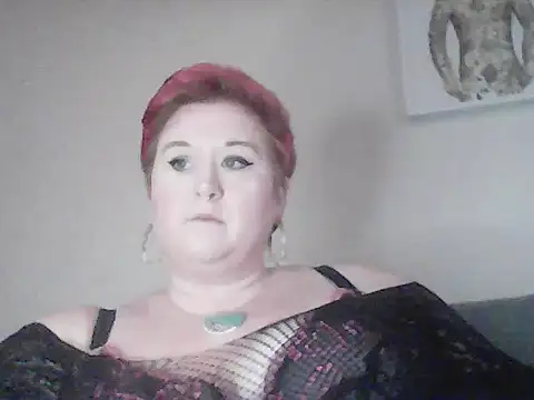 Stripchat cam girl BustyRedxx