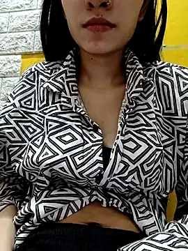 Stripchat cam girl cute_IndianBabe