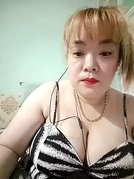 Stripchat cam girl Yui-Soo