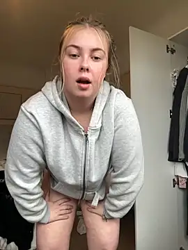 Stripchat cam girl EllaSmithxox