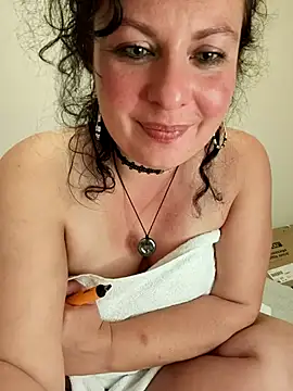 Stripchat cam girl MiraCaramel