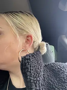 Stripchat cam girl prettyhotline69