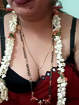 Stripchat cam girl Urmila_555