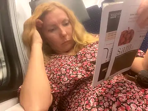 Stripchat cam girl HotyAmelie