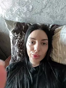 Thumbnail of MishellKins - Stripchat live cam