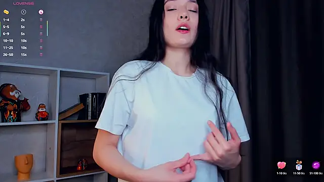 Stripchat cam girl ReynaRhew