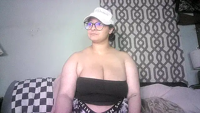 Stripchat cam girl LillLenaLove